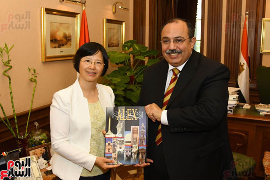 محافظ الإسكندرية يستقبل نائب سكرتير عام بلدية شنغهاى بالصين وقنصل عام الصين بالإسكندرية (4)