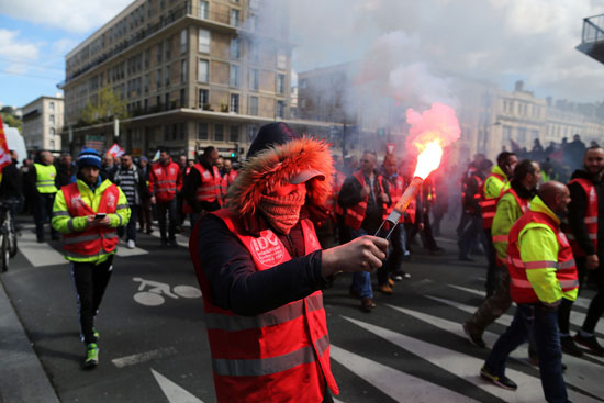 مظاهرات فرنسا - واشتباكات الشرطه الفرنسية مع المواطنين (12)
