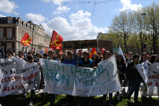 مظاهرات فرنسا - واشتباكات الشرطه الفرنسية مع المواطنين (13)