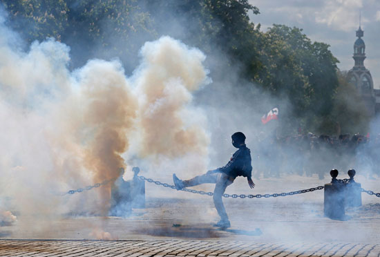 مظاهرات فرنسا - واشتباكات الشرطه الفرنسية مع المواطنين (5)