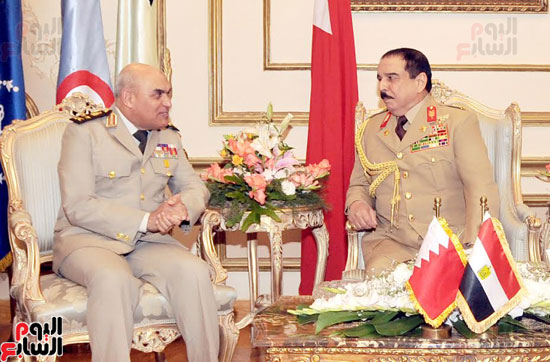 ملك البحرين يلتقى القائد العام للقوات المسلحة (1)