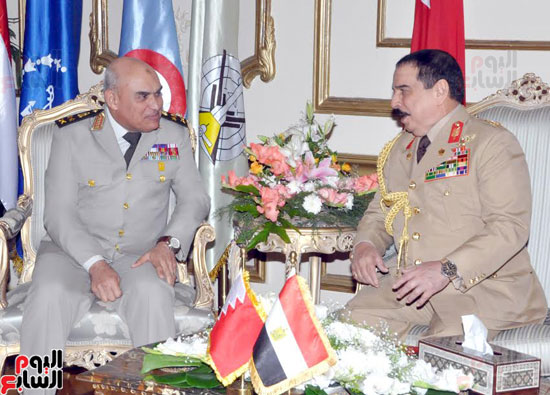 ملك البحرين يلتقى القائد العام للقوات المسلحة (3)
