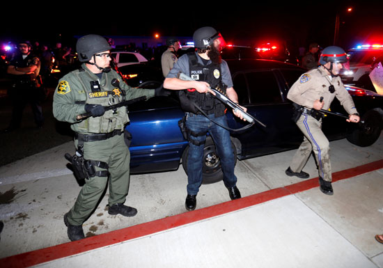 احتجاجات عنيفة ضد ترامب فى كاليفورنيا.. والشرطة تعتقل متظاهرين  (16)