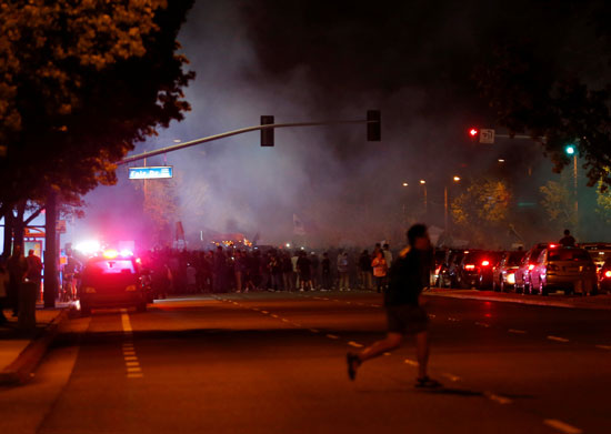 احتجاجات عنيفة ضد ترامب فى كاليفورنيا.. والشرطة تعتقل متظاهرين  (5)