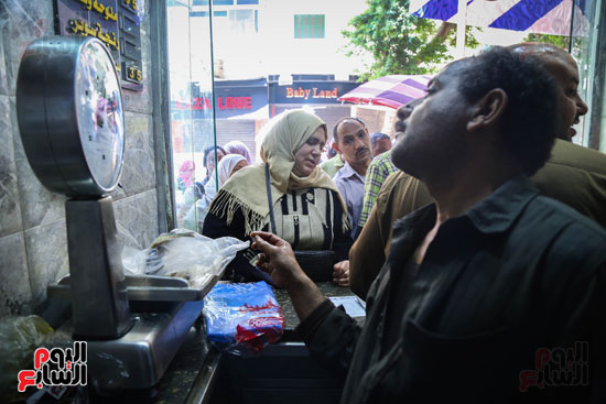 المصريون يرفعون شعار  الشعب يريد الفسيخ والرنجة قبل شم النسيم  (5)