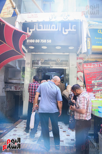 المصريون يرفعون شعار  الشعب يريد الفسيخ والرنجة قبل شم النسيم  (15)