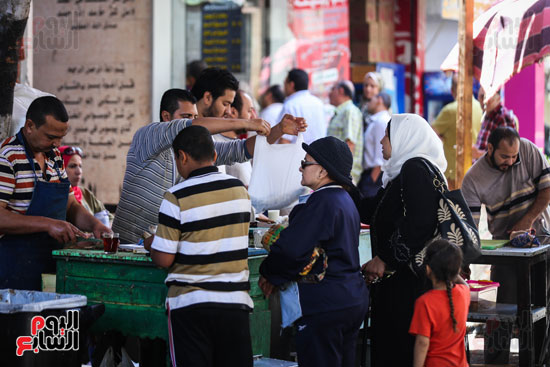 المصريون يرفعون شعار  الشعب يريد الفسيخ والرنجة قبل شم النسيم  (7)