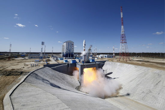 روسيا تغزو الفضاء بإطلاق أول صاروخ من قاعدتها الجديدة (2)