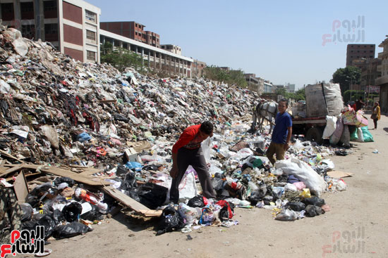 القمامة تغرق مجمع مدارس بشتيل (10)