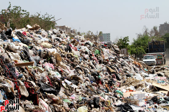 القمامة تغرق مجمع مدارس بشتيل (2)