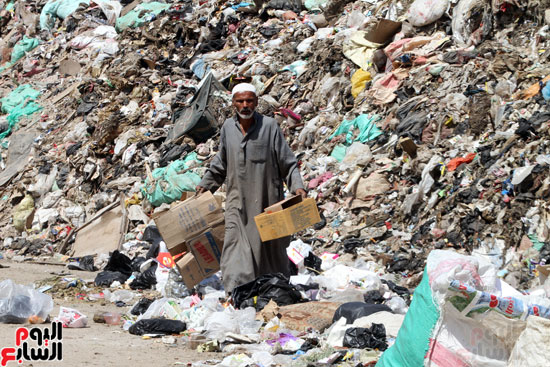 القمامة تغرق مجمع مدارس بشتيل (6)