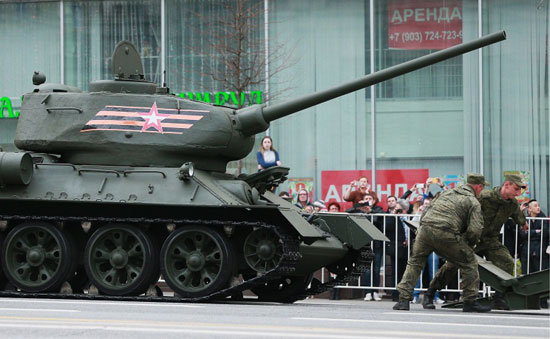 روسيا تستعد لاحتفالات النصر بأقوى وأحدث المعدات العسكرية (8)