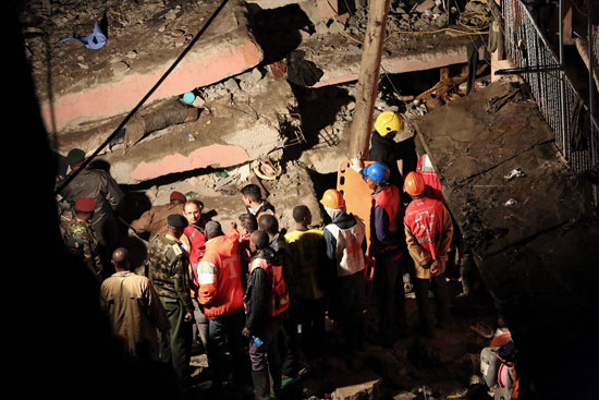 ارتفاع عدد ضحايا انهيار مبنى فى نيروبى إلى 7 (2)