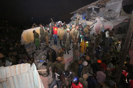 ارتفاع عدد ضحايا انهيار مبنى فى نيروبى إلى 7 (7)
