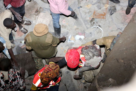 ارتفاع عدد ضحايا انهيار مبنى فى نيروبى إلى 7 (9)