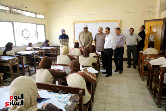 عباس شومان وكيل شيخ الازهر خلال تفقد لجان الامتحانات (2)