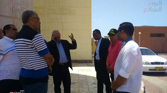 عادل الغضبان محافظ بورسعيد يتفقد قرية مرجانة قبل افتتاحها (4)