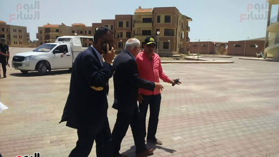 عادل الغضبان محافظ بورسعيد يتفقد قرية مرجانة قبل افتتاحها (5)