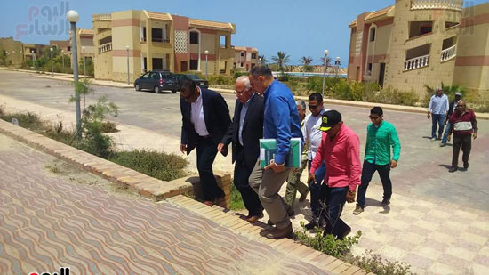عادل الغضبان محافظ بورسعيد يتفقد قرية مرجانة قبل افتتاحها (6)
