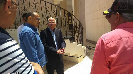عادل الغضبان محافظ بورسعيد يتفقد قرية مرجانة قبل افتتاحها (8)