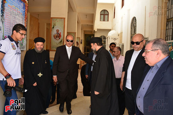 علاء أبو زيد محافظ مطروح يهنئ الأقباط بعيد القيامة (4)
