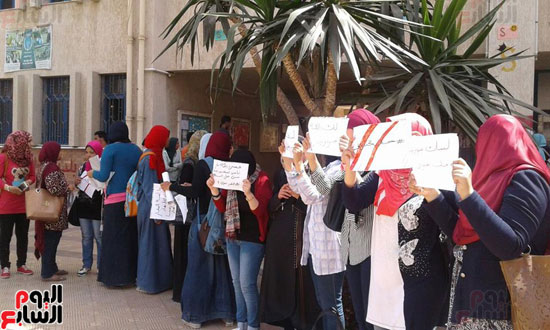 وقفة احتجاجية بـتمريض الإسكندرية تضامناً مع ضحايا حلب (2)