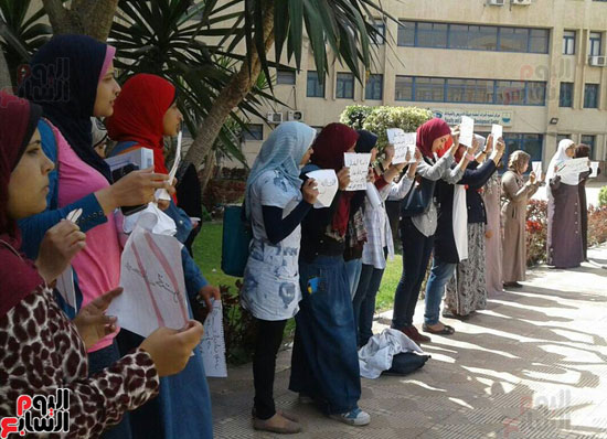 وقفة احتجاجية بـتمريض الإسكندرية تضامناً مع ضحايا حلب (4)