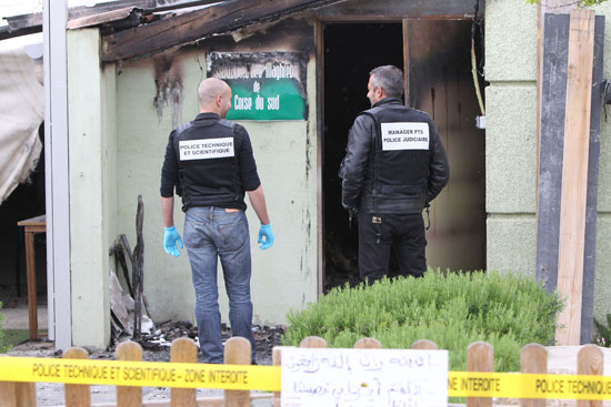 إحراق قاعة صلاة للمسلمين فى جزيرة كورسيكا الفرنسية (5)