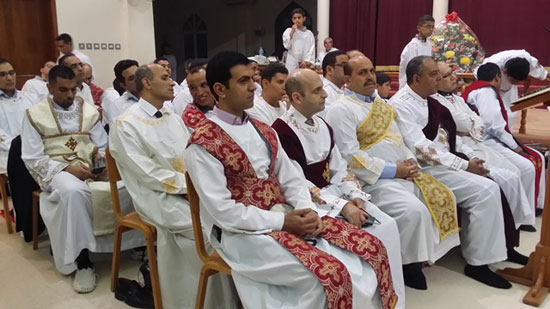 احتفل أبناء الجالية المصرية بسلطنة عمان مساء اليوم السبت بعيد القيامة المجيد (3)