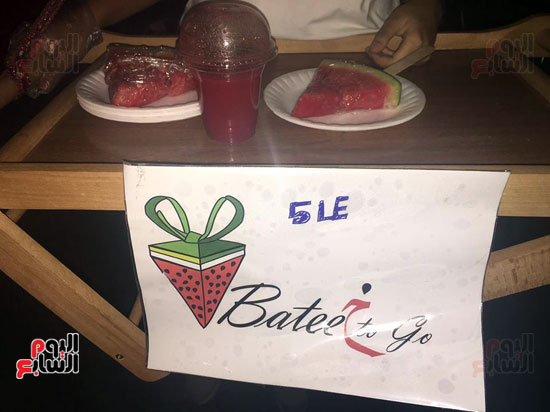 سارة و مياريقتحمان سوق العمل ببيع عصير البطيخ بشوارع مصر الجديدة (6)