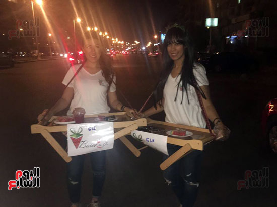 سارة و مياريقتحمان سوق العمل ببيع عصير البطيخ بشوارع مصر الجديدة (7)