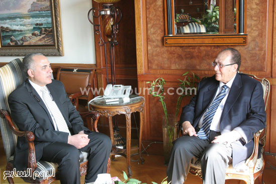 وزير الرى يستقبل الدكتور محمود أبو زيد (1)