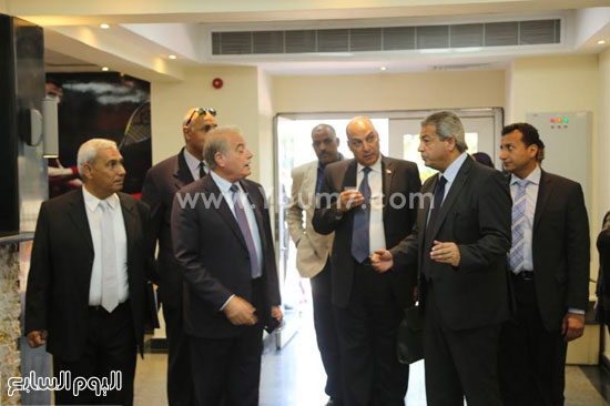  خالد عبد العزيز يلتقى محافظ جنوب سيناء لبحث تطوير المنشآت الرياضية (9)