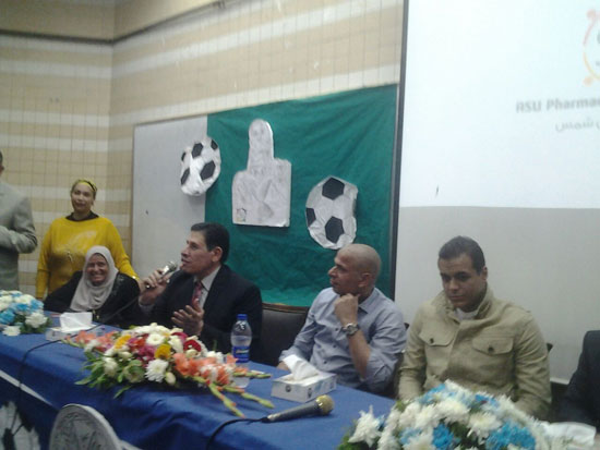 وائل جمعة أثناء افتتاحه الملعب (7)