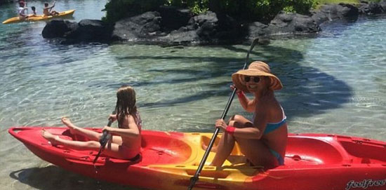  بريتنى سبيرز  تقضى العطلة مع أسرتها فى  هاواى (1)