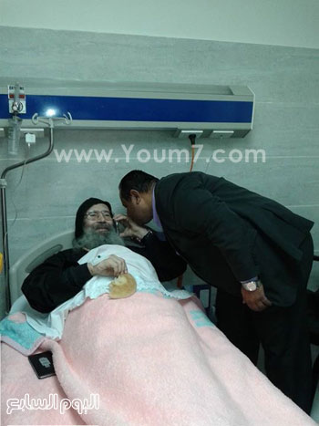 لأنبا-بيشوى-يغادر-المستشفى-بعد-إجراء-جراحة-بالبطن-(1)