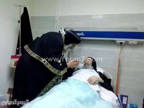لأنبا-بيشوى-يغادر-المستشفى-بعد-إجراء-جراحة-بالبطن-(3)