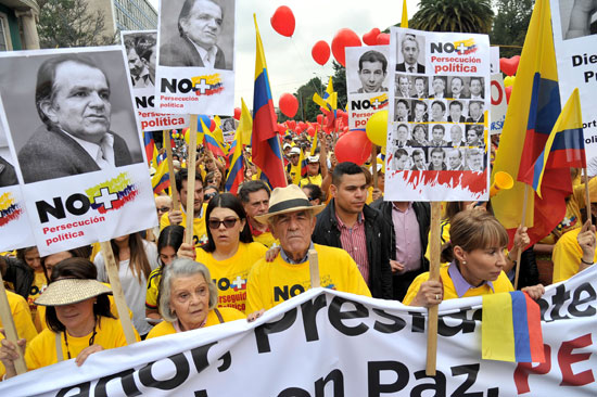 كولومبيا  ضد عملية السلام  (8)