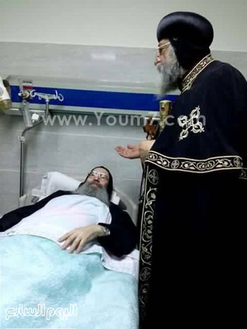 الأنبا بيشوى -البابا تواضروس -المستشفى (2)