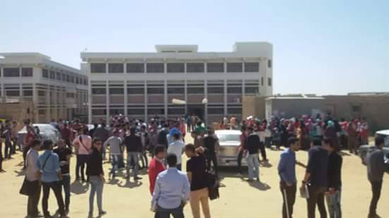 بدء اعتصام مفتوح لطلاب كليات التعليم الصناعى (2)