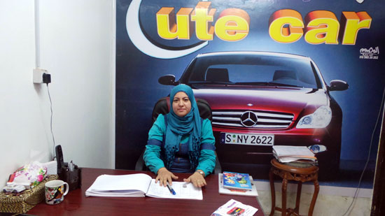 مروة أول مدربة لتعليم قيادة السيارات للنساء (2)