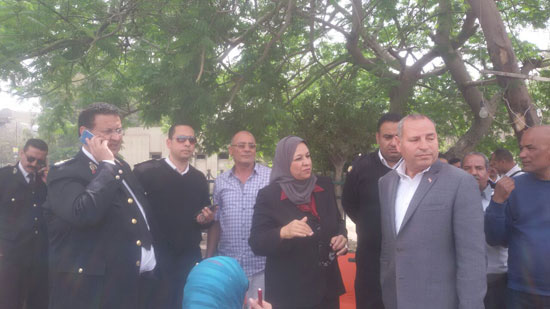 نائبة محافظ القاهرة تترأس حملة مكبرة لإزالة الاشغالات (1)