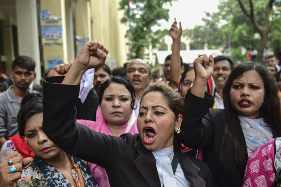رئيسة وزراء بنجلادش السابقة تسلم نفسها للمحكمة (5)