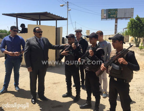 مدير أمن الإسماعيلية يتفقد الخدمات الأمنية بالمثلث الحدودى مع سيناء (6)