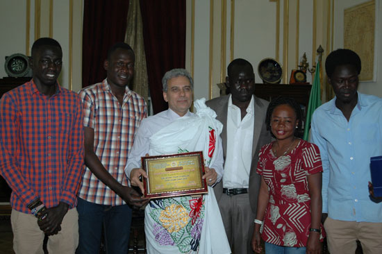 الدكتور جابر نصار وطلاب جنوب السودان (7)