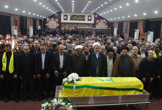 حزب الله اللبنانى يشيع جُثمان قيادى قتل فى سوريا (1)