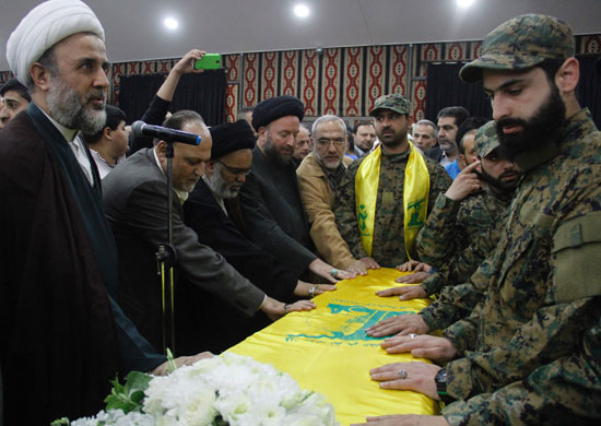 حزب الله اللبنانى يشيع جُثمان قيادى قتل فى سوريا (3)