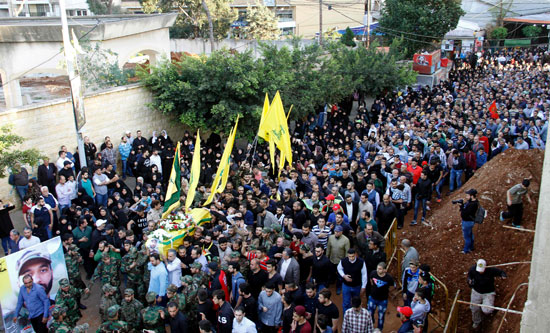 حزب الله اللبنانى يشيع جُثمان قيادى قتل فى سوريا (4)