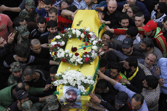حزب الله اللبنانى يشيع جُثمان قيادى قتل فى سوريا (7)