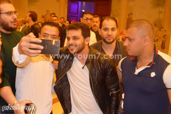 محمد رشاد يشعل حفل تخرج طب الإسكندرية بحضور الآلاف من محبيه (25)
